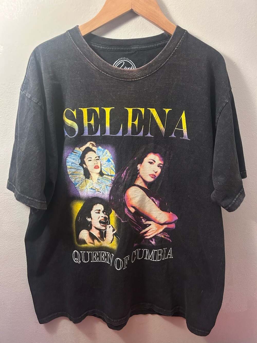 Selena Queen of Cumbia Graphic T-Shirt Size Large